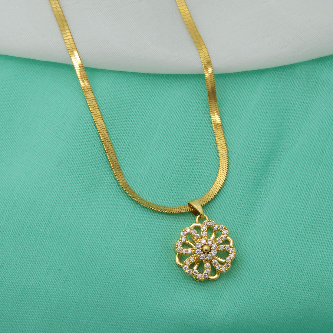Petal Poise – Open Bloom Necklace