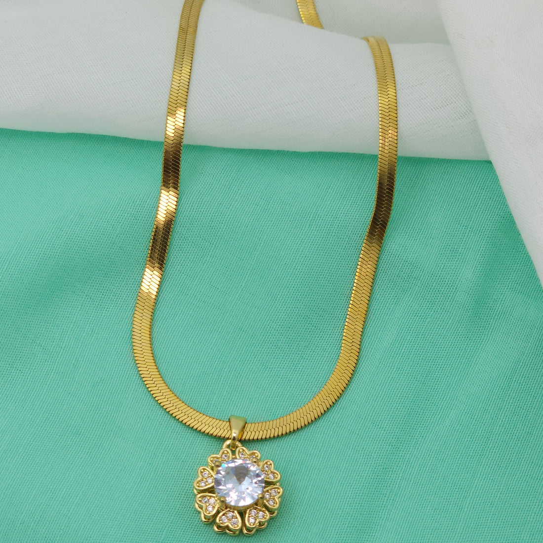 Glory Halo – Zircon Wreath Necklace