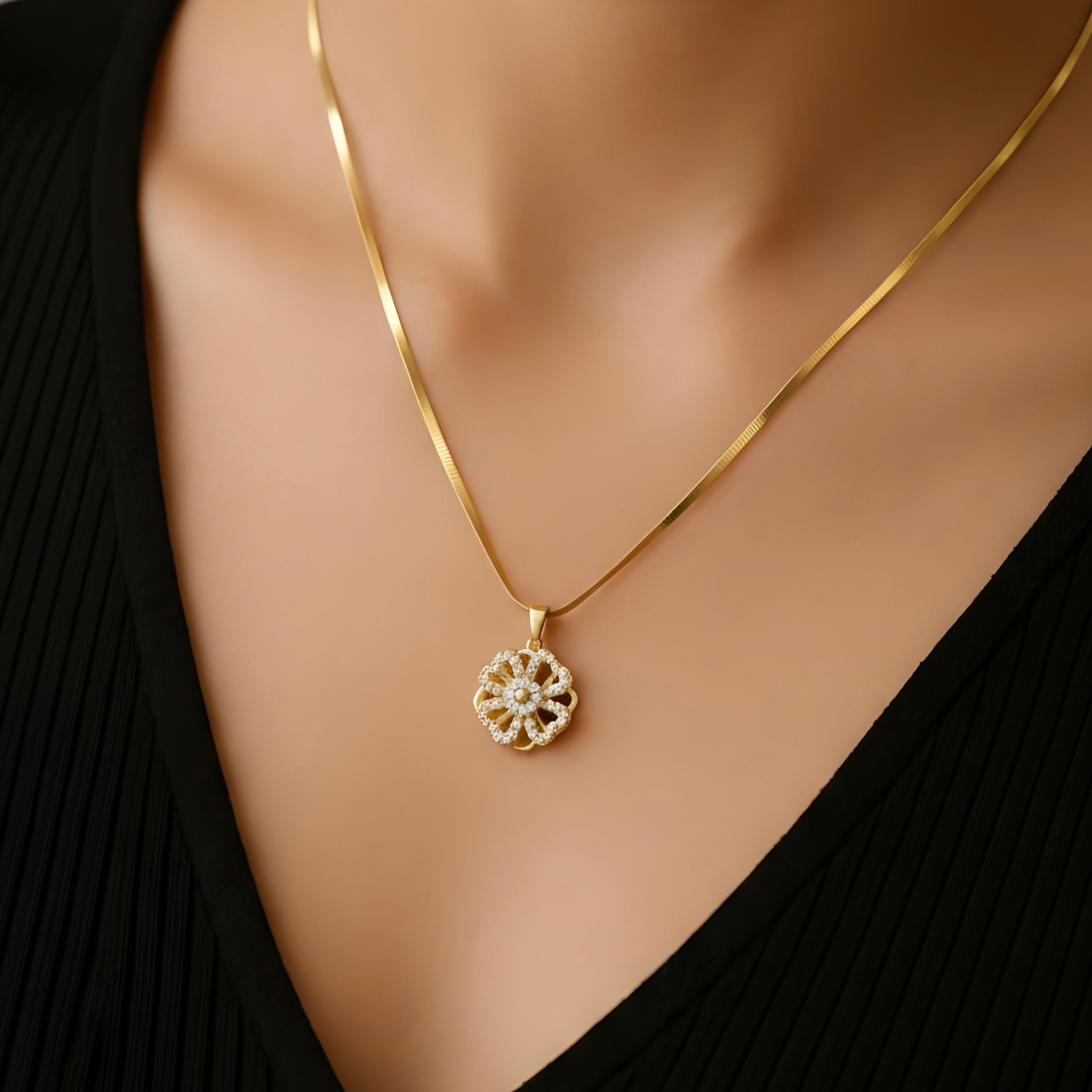 Petal Poise – Open Bloom Necklace