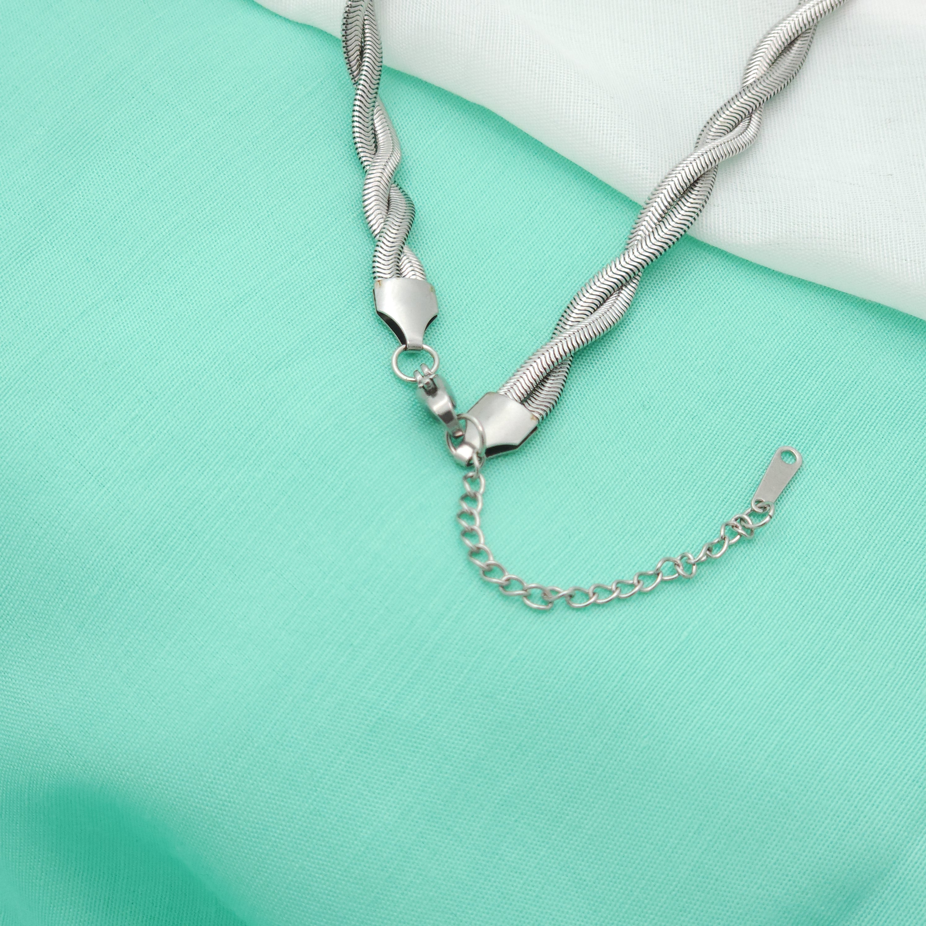 Silver Serpent – Twisted Steel Statement Chain